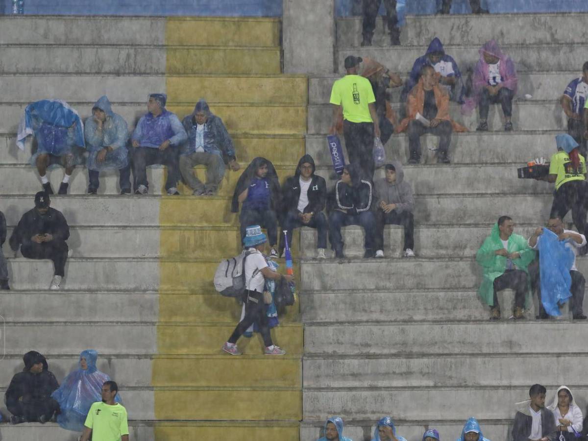 Infiltrados para el Honduras-Nicaragua, la Copa y reconocido DT presente