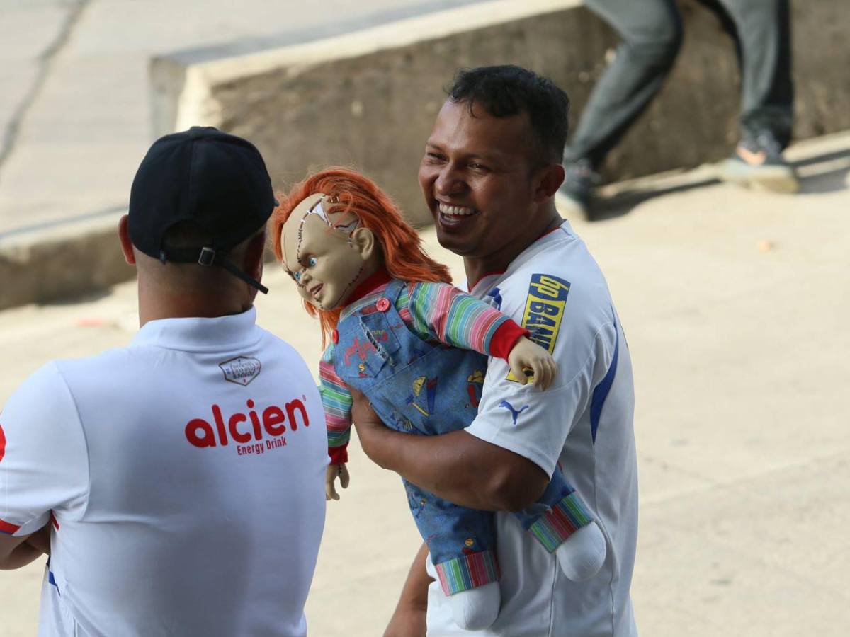 Olimpia vs Real España: chicas roban suspiros y ambiente de fiesta en el Nacional