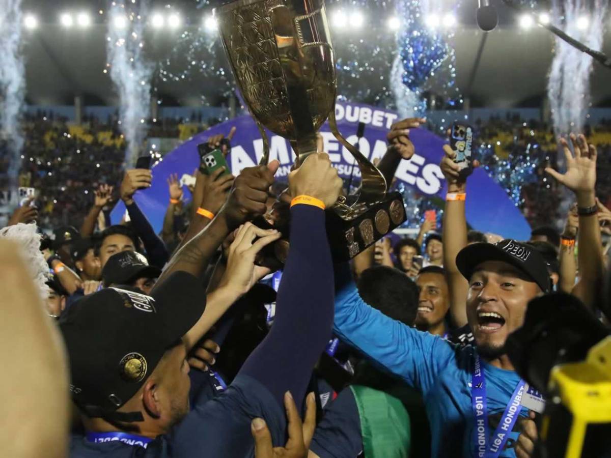 Motagua campeón: festeja la Copa 20, baile del Búho Meléndez y emoción de Pedro Atala