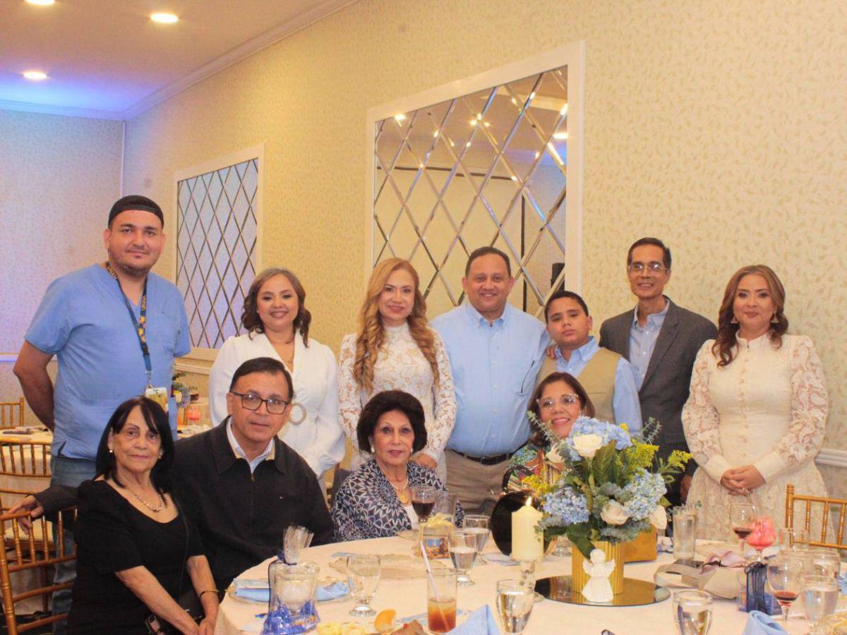 Celebrando la Primera Comunión de Jorge Ozael