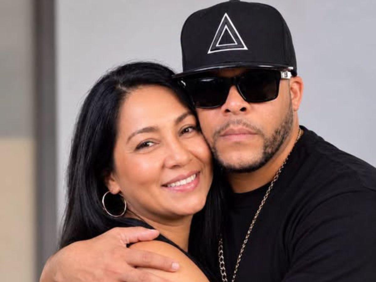 Matan a puñaladas a esposa de famoso cantante en su propia casa
