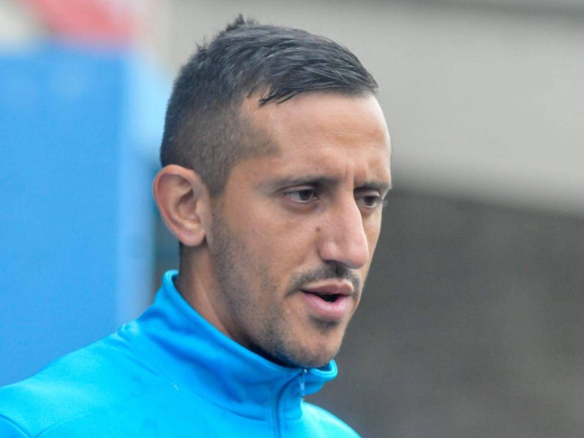 Detienen a jugador profesional por alarmar en un avión con la palabra “bomba”