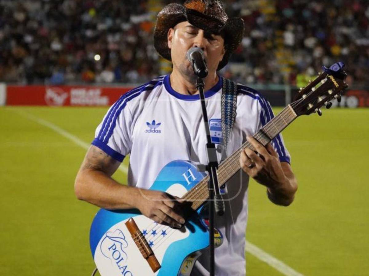 Polache brilla en el show, luego buscan culpable en el camerino