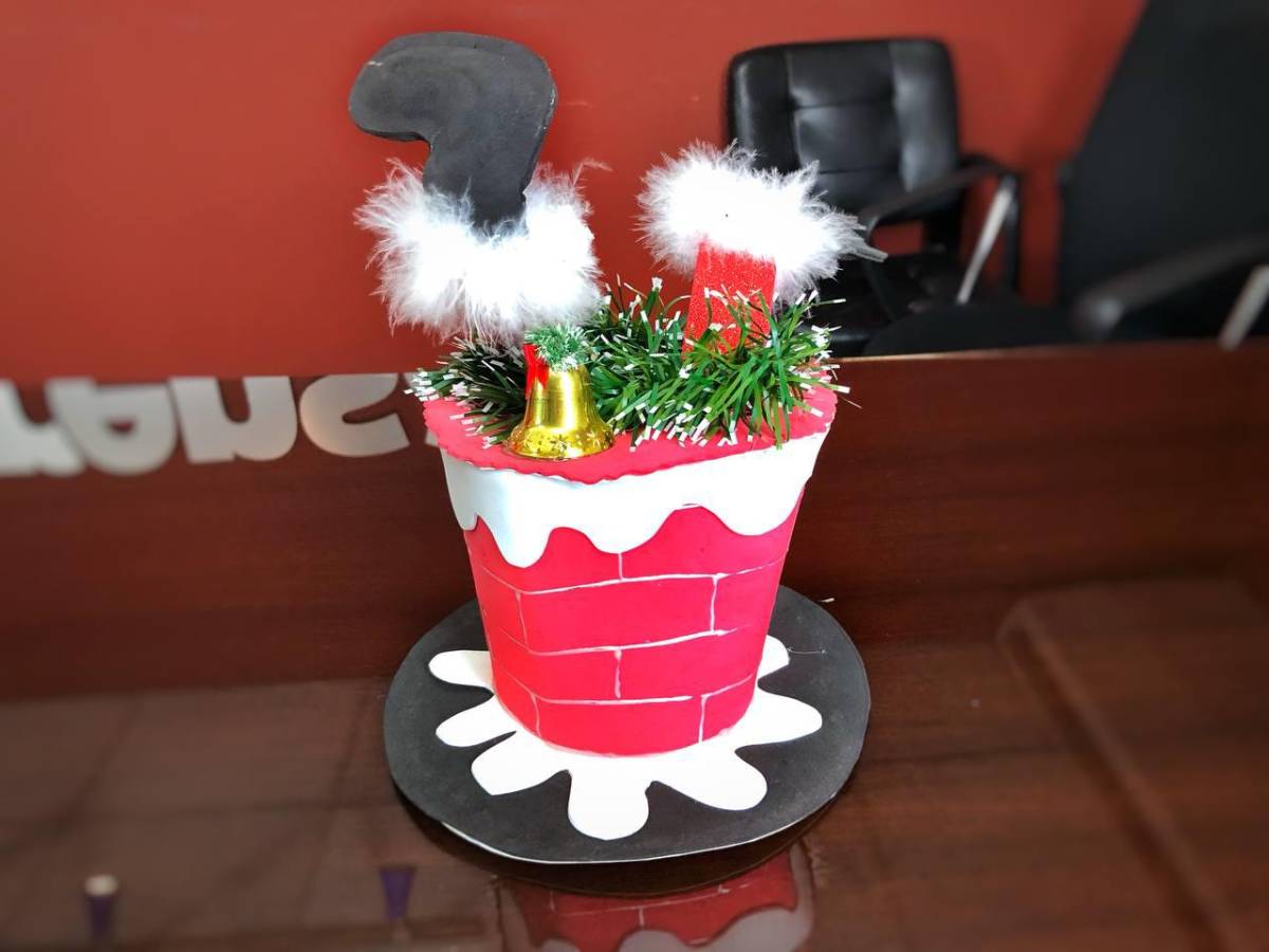 Creativa emprendedora nos enseña a hacer vinchas navideñas