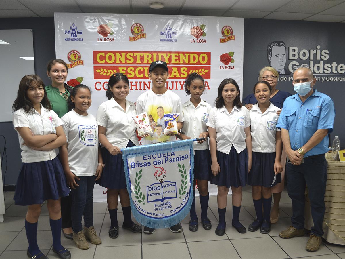 Shin Fujiyama expresó su alegría de poder junto a Molino Harinero Sula contribuir al futuro de niños y niñas de la escuela Brisas del Paraíso.