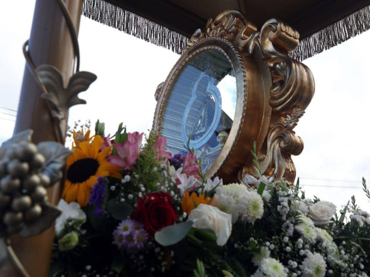 Fervor: Miles acompañan peregrinación de la Virgen de Suyapa en Tegucigalpa