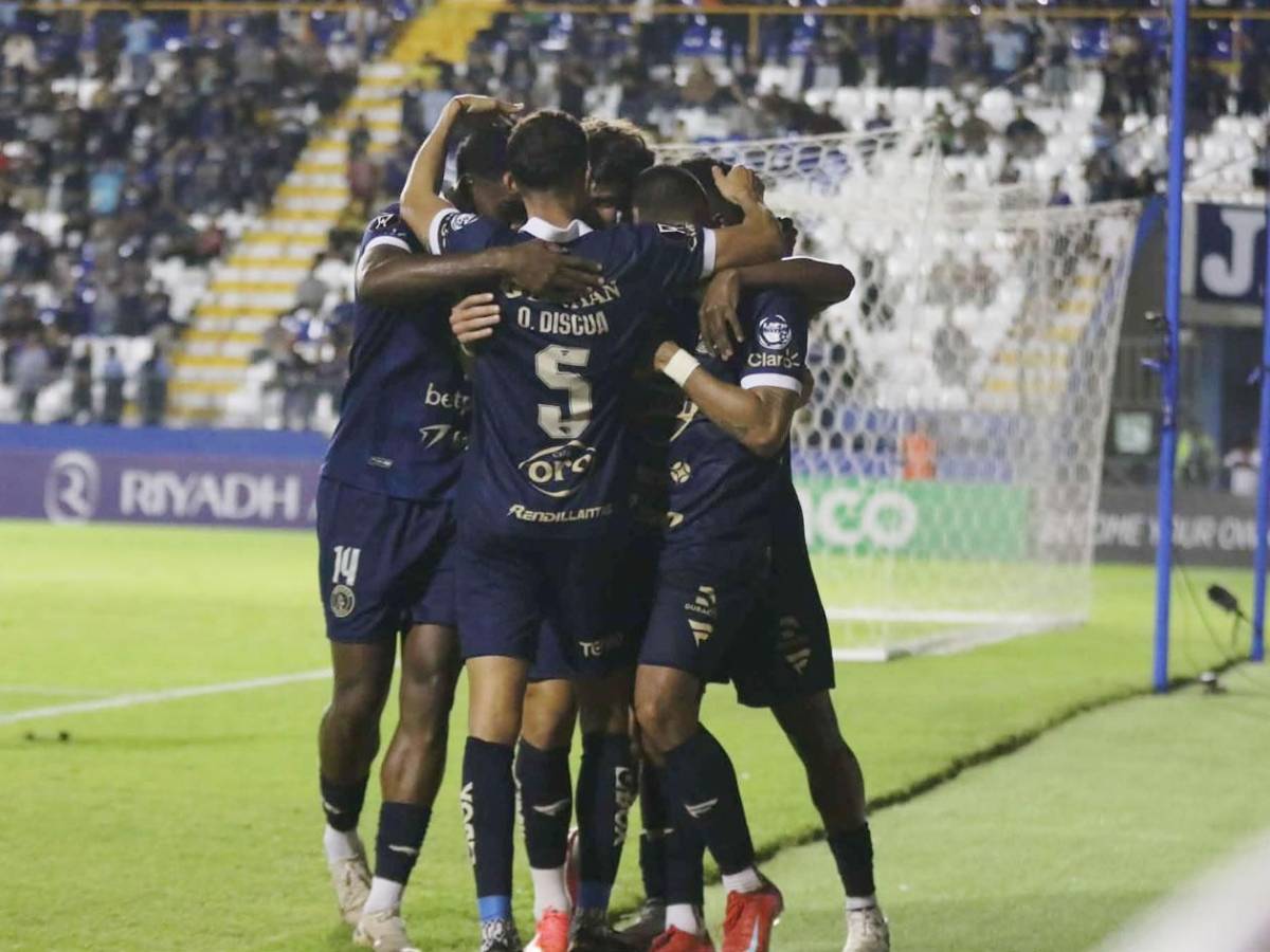 La fiesta de Motagua, el villano del Alianza, enfado con el árbitro y rubia roba miradas