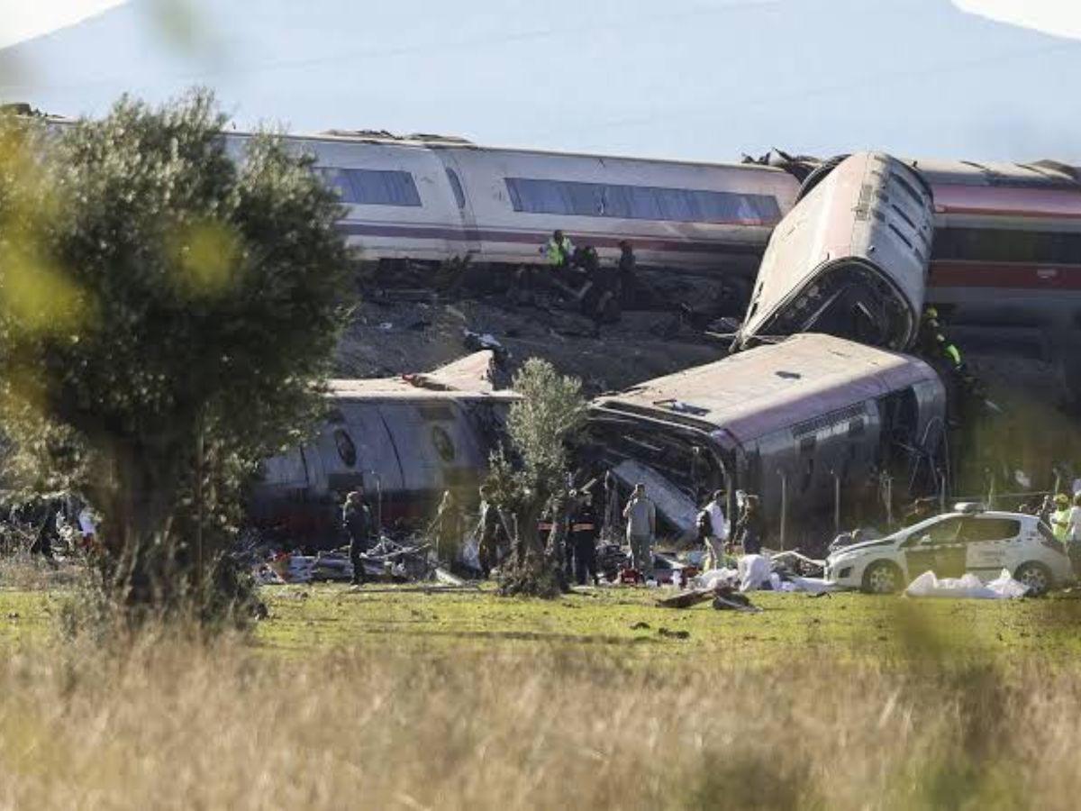 Interrogan a operario del centro de control por el accidente de tren en España