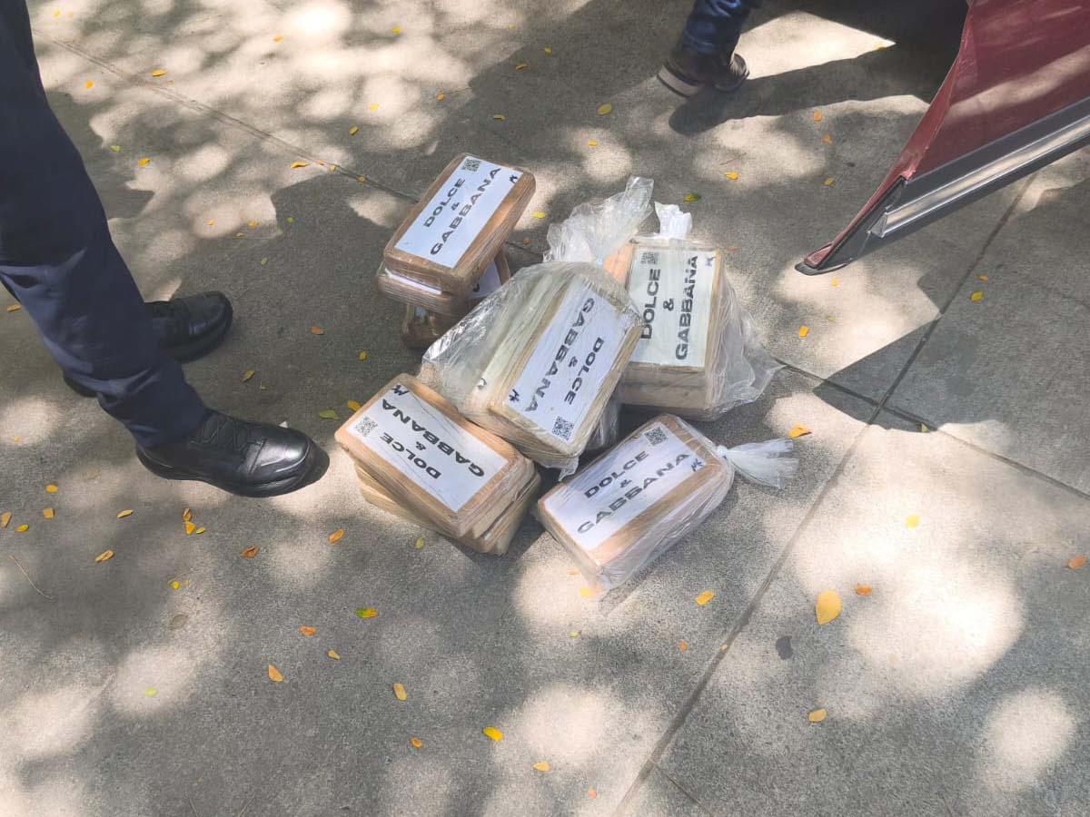 200 mil dólares y 150 paquetes de cocaína decomisan a mujeres en camioneta en Choluteca
