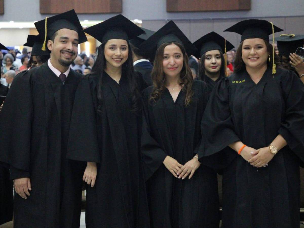 Unah Campus Cortés celebra la graduación de 453 nuevos profesionales