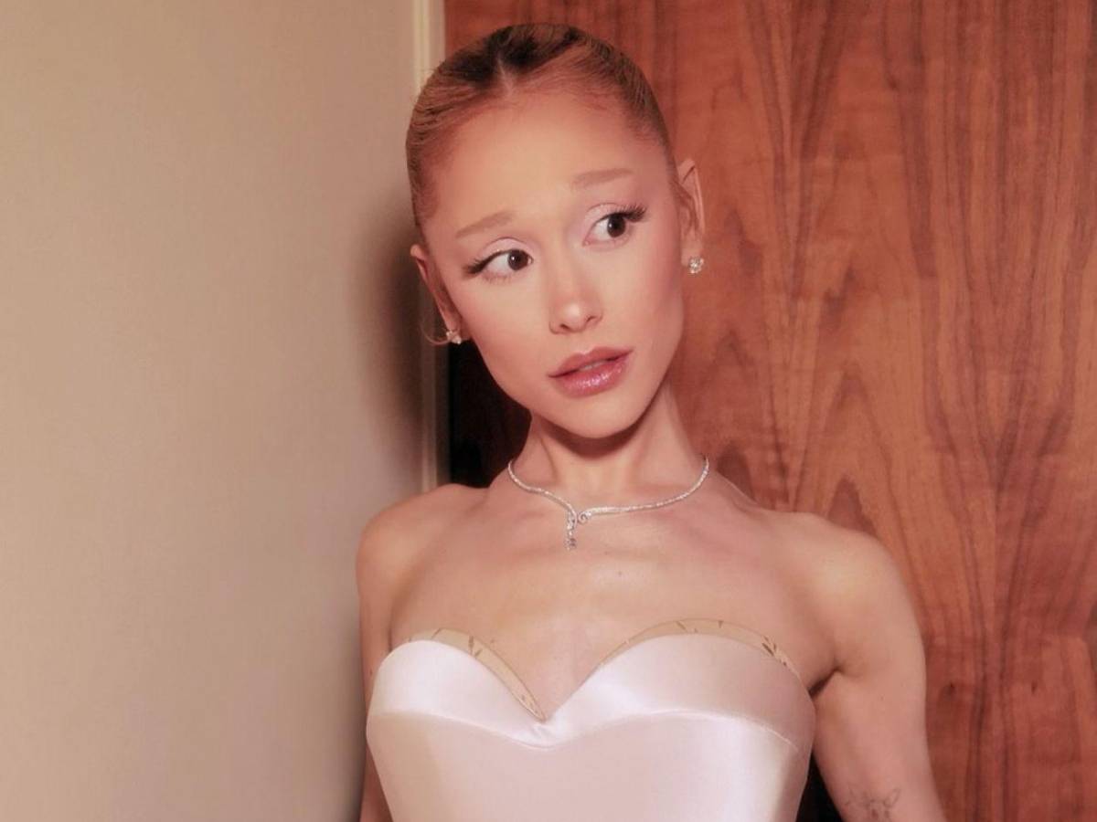 Ariana Grande sana sus heridas con "Eternal Sunshine"