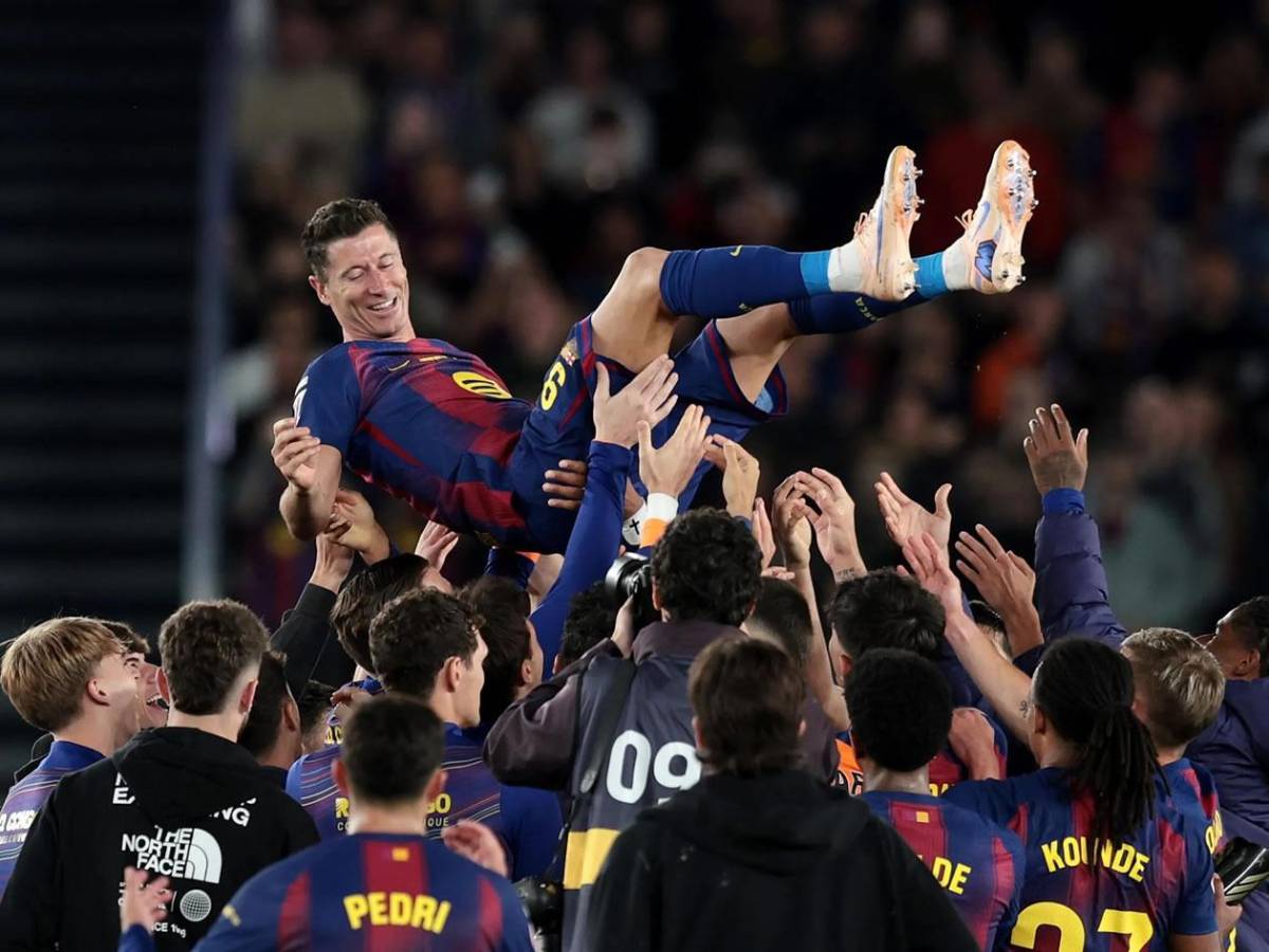 Lewandowski, adiós llorando al Camp Nou, emotiva imagen de su mujer y el MVP del Barcelona