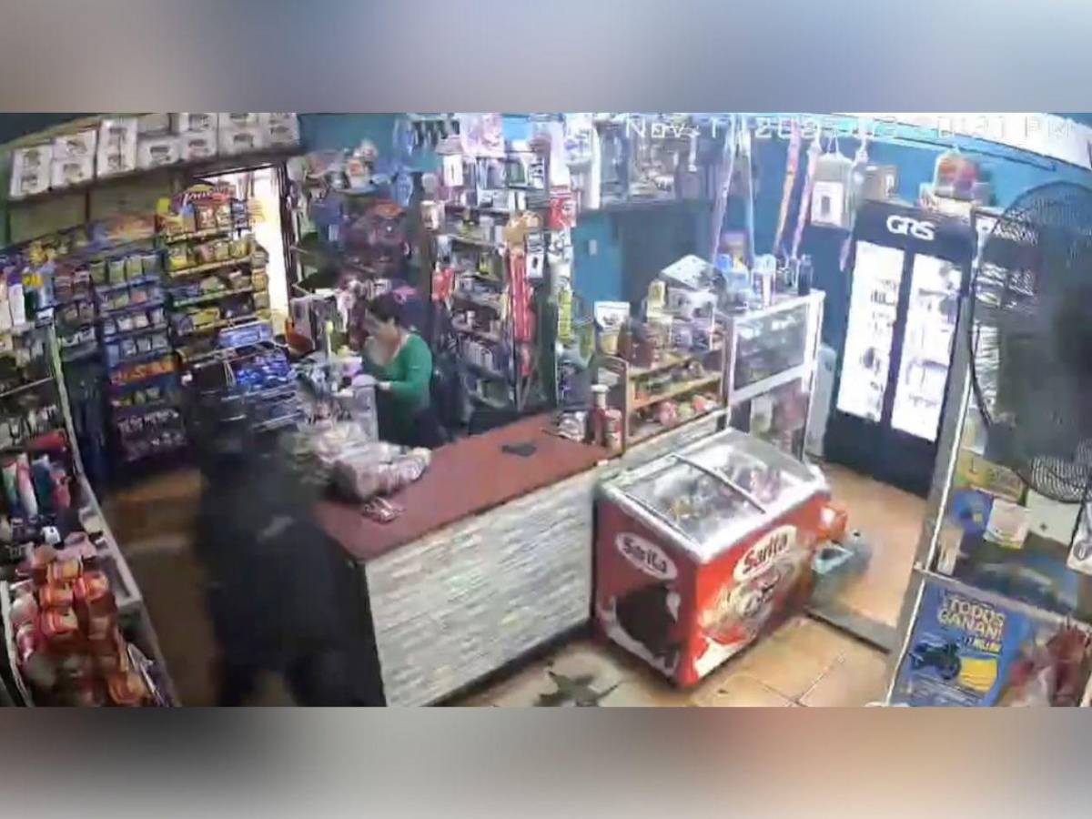 Violento asalto en mercadito de SPS: Así actuó el ladrón