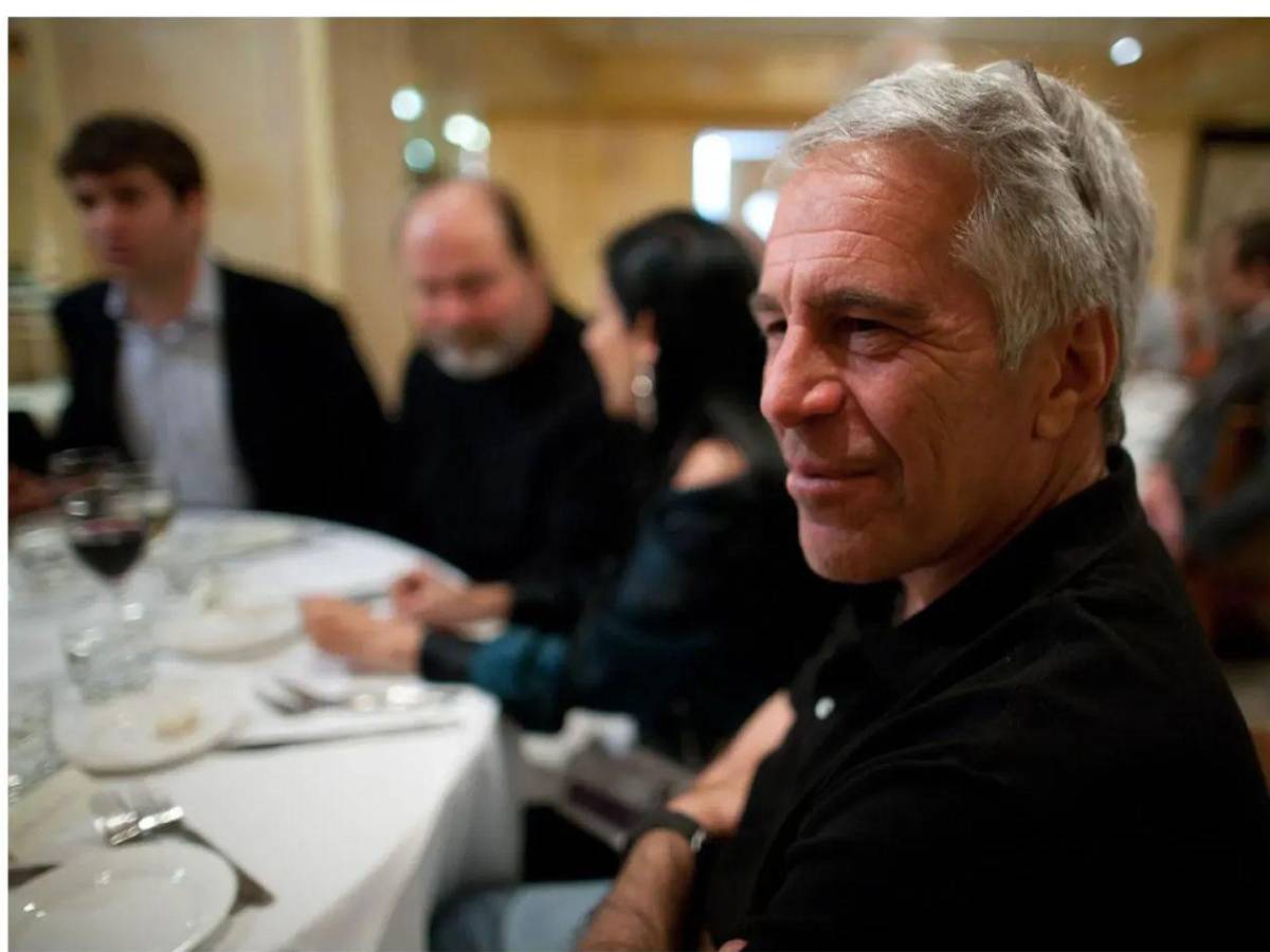 ¿Por qué el nombre de Mottola figura 700 veces en el caso Epstein?
