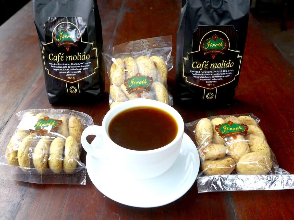 No hay nada mejor que disfrutar de una buena taza de café con totopostes.