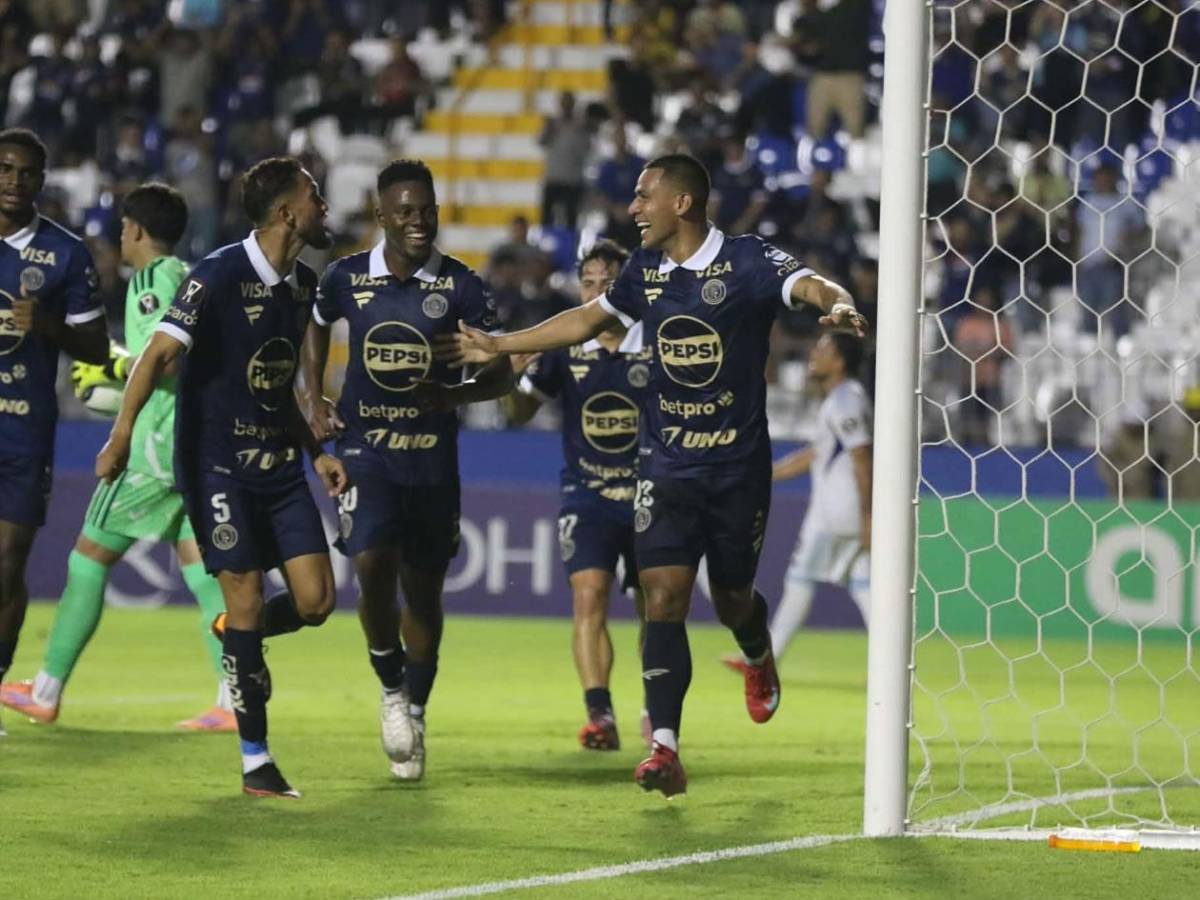 La fiesta de Motagua, el villano del Alianza, enfado con el árbitro y rubia roba miradas