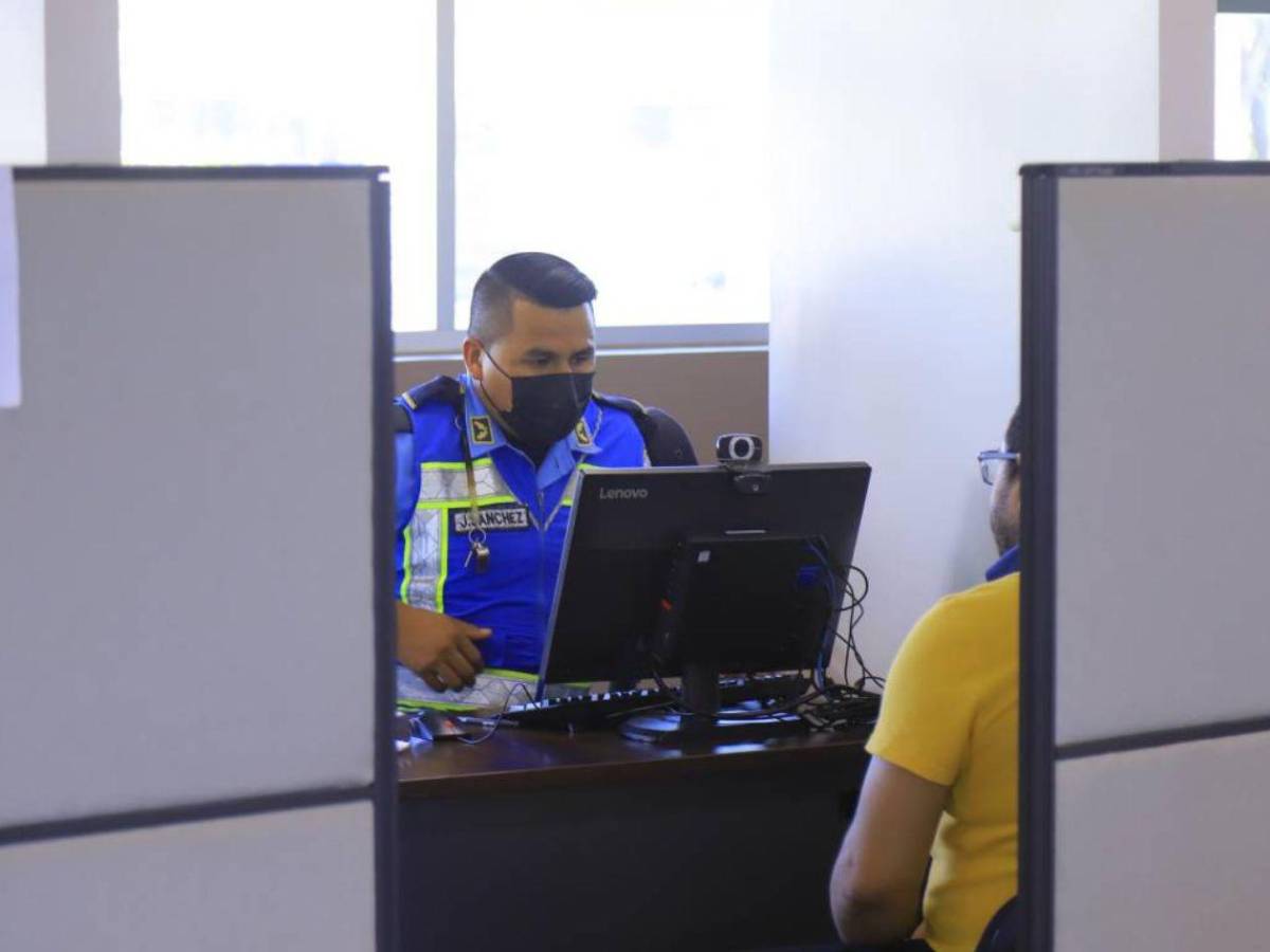 ¿Cuáles son los pasos para renovar la licencia de conducir?