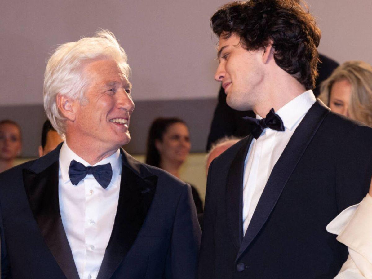 Él es Homer James, el hijo de Richard Gere que actúa en Euphoria