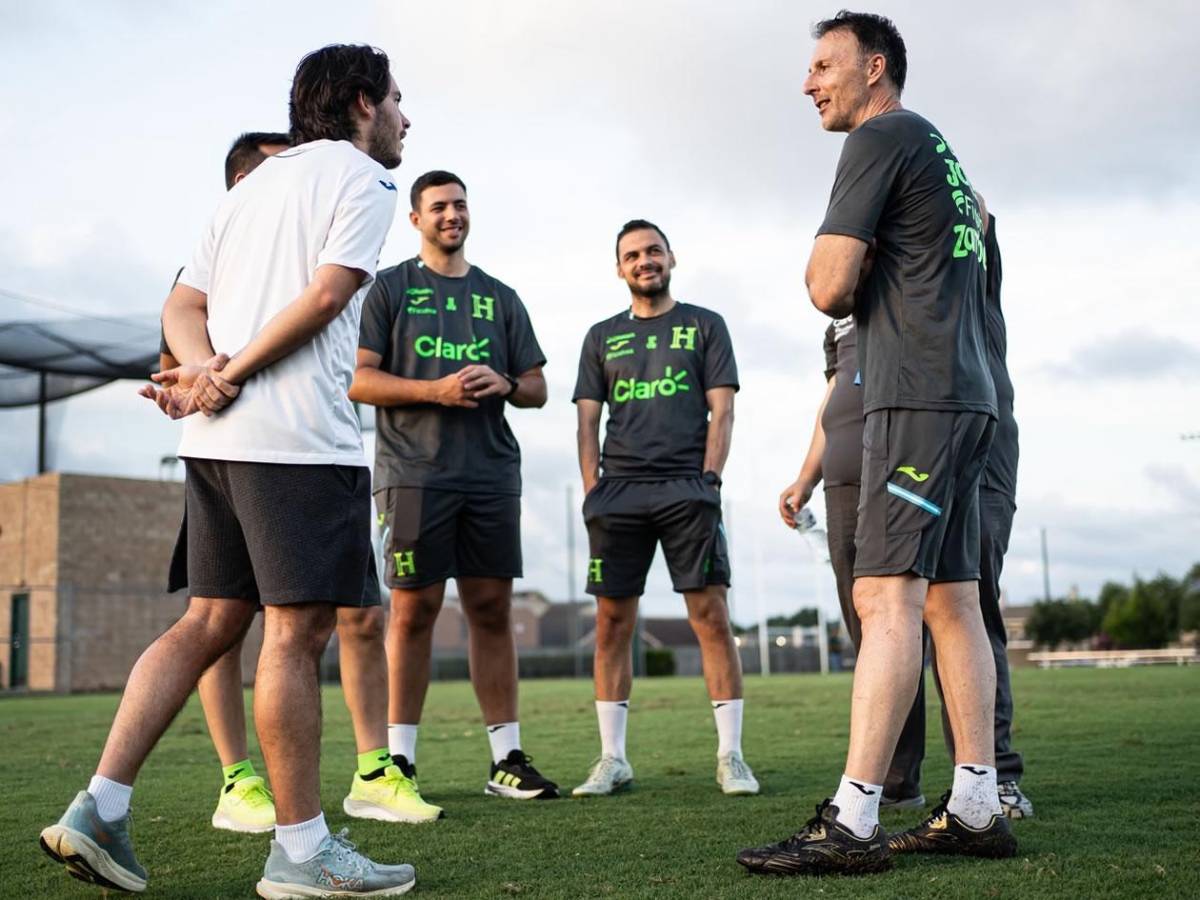 Locura por Palma, gifiti, regalos y youtuber presente en entreno de Honduras
