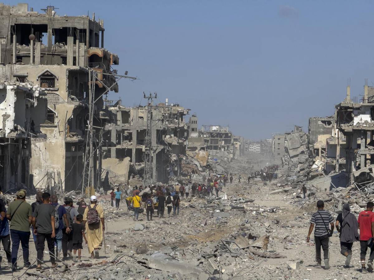 Inicia la limpieza de escombros en Gaza tras la promesa de reconstrucción de Trump