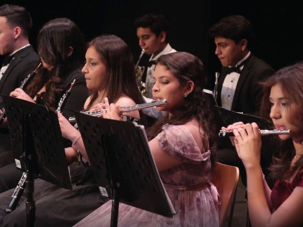 Orquesta Victoriano López lleva el talento musical de Honduras a escenarios de España