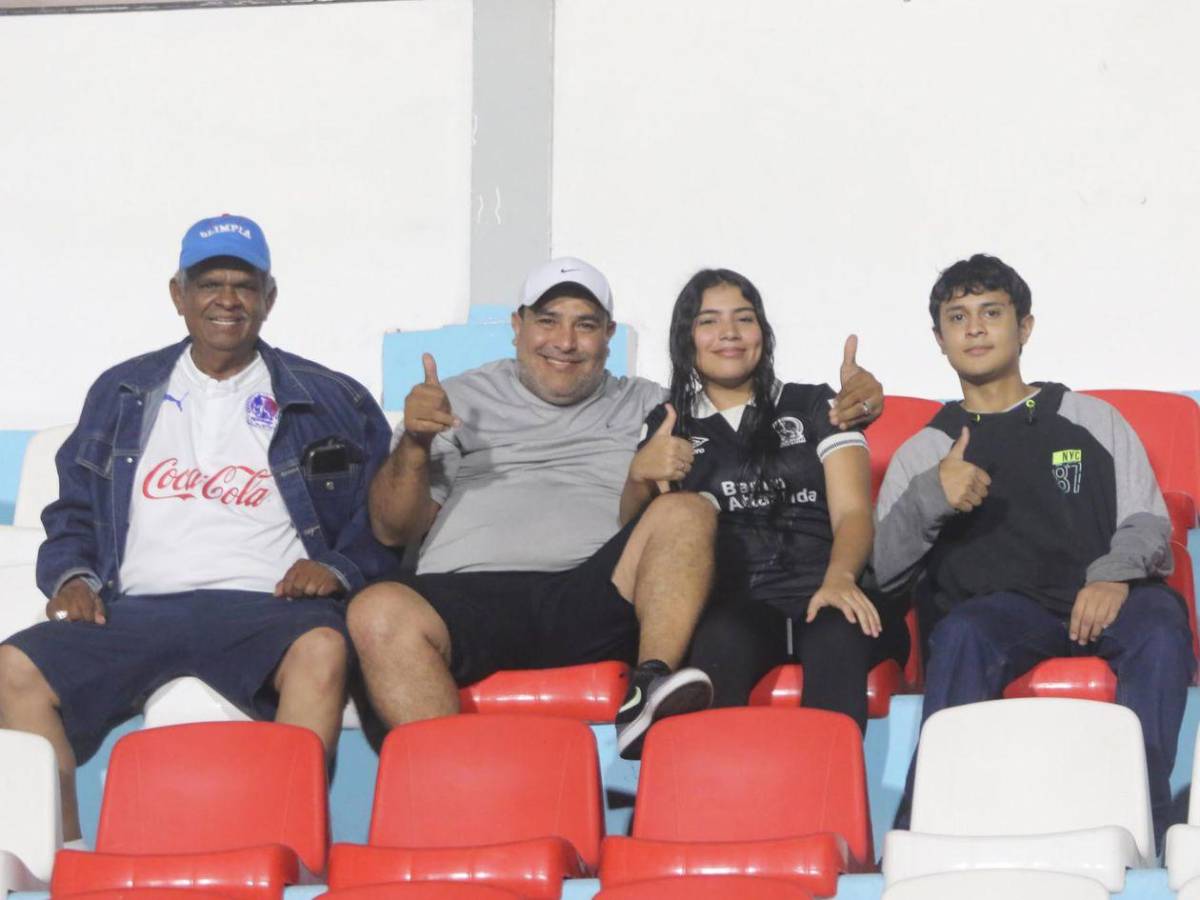 ¡Ambientazo! Fiesta de la Ultra Fiel y las chicas sensación en el Chelato Uclés