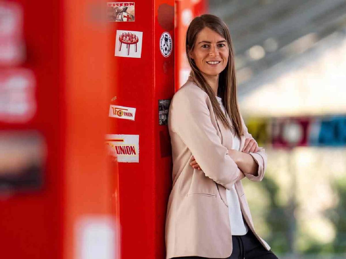 Revuelo: mujer dirigirá por primera vez a un histórico club de Europa
