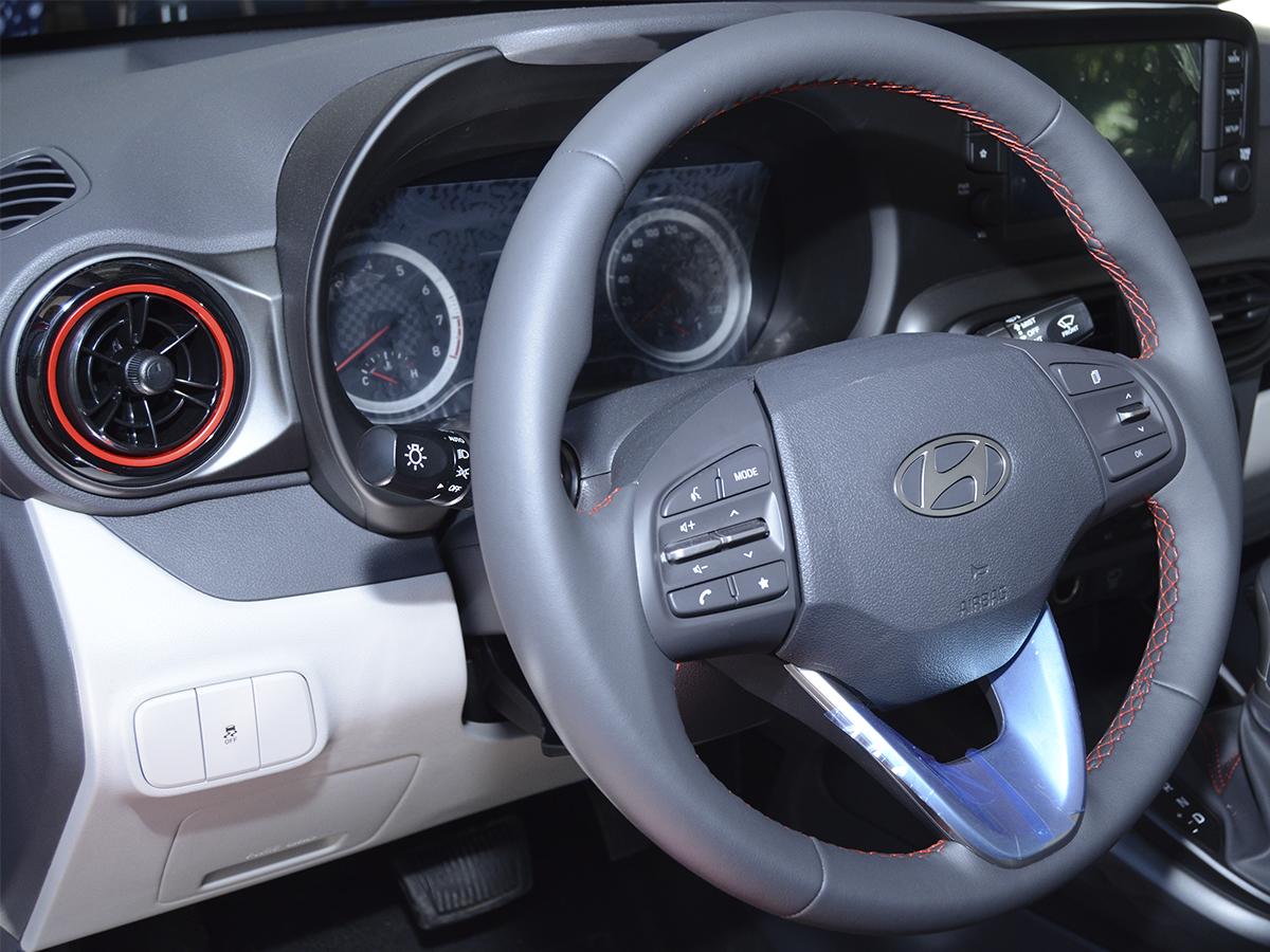 Experimenta la excelencia en cada detalle, el Hyundai Grand i10 Sedán, redefine el estándar de movilidad con su diseño vanguardista y avanzadas prestaciones tecnológicas.