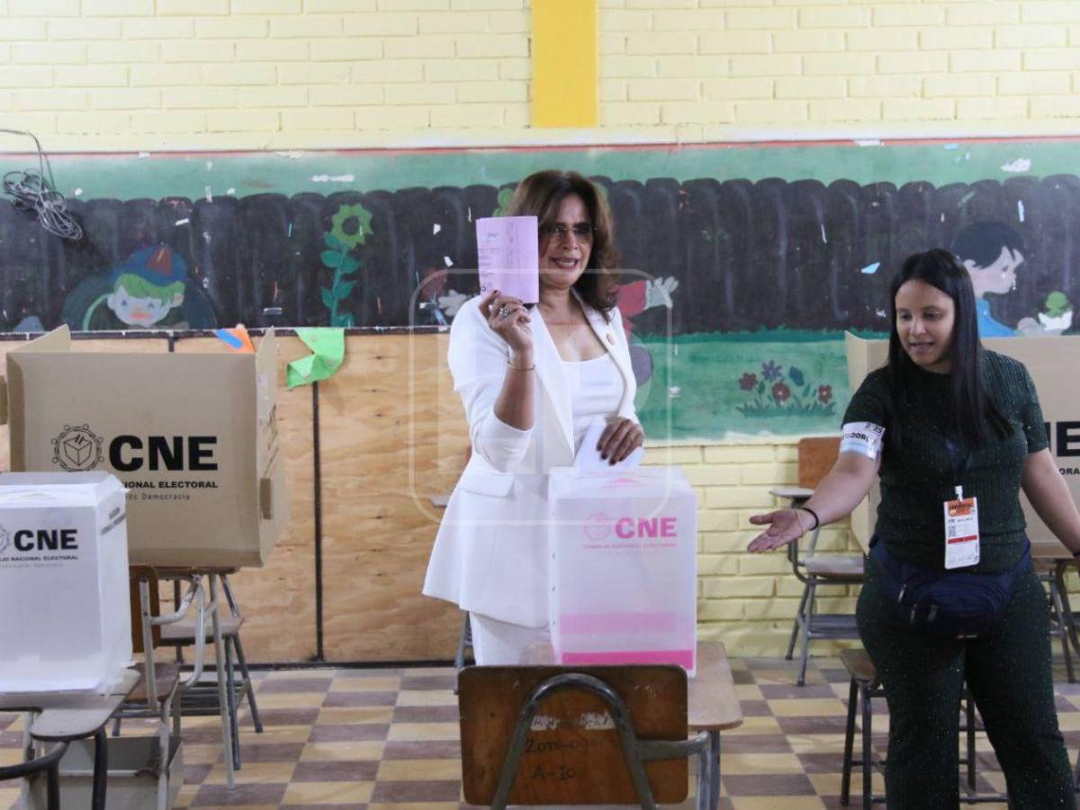 Rixi Moncada, la primera candidata a la presidencia en acudir a las urnas