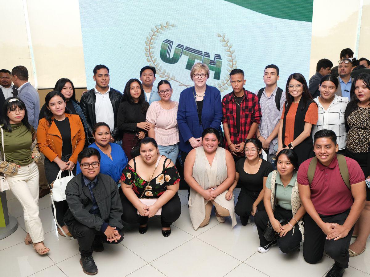 UTH y Embajada de EE.UU. fortalecen lazos en pro de la educación y la innovación