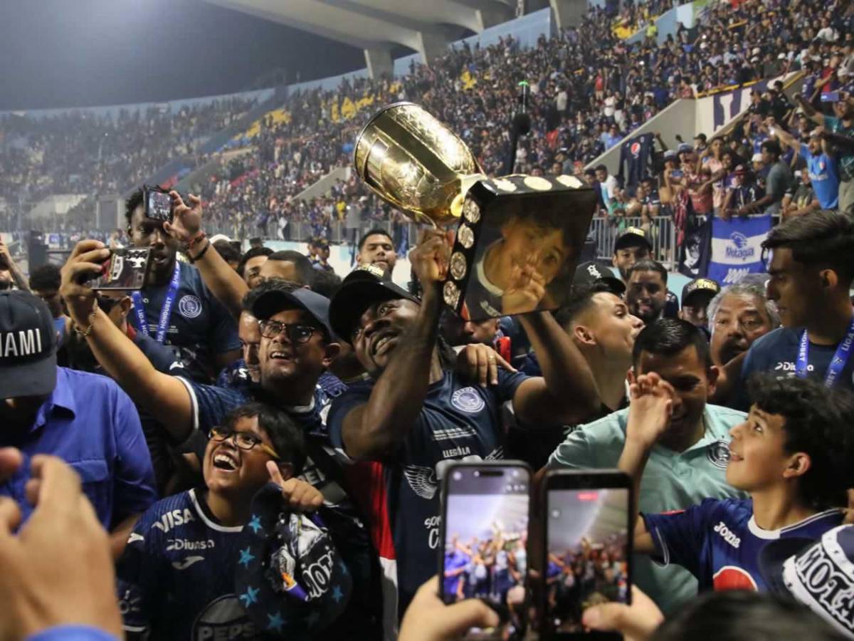 Motagua campeón: festeja la Copa 20, baile del Búho Meléndez y emoción de Pedro Atala