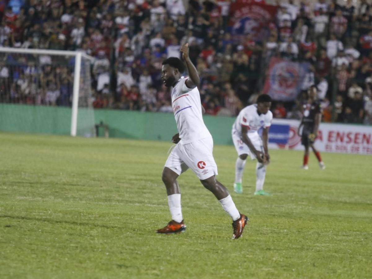 Respuesta de Benguché a un aficionado, locura de Olimpia en Choloma y mujer policía sorprendió