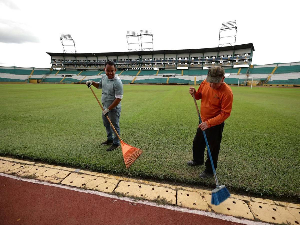 Embellecen estadio Olímpico para la final Marathón - Olimpia: así pulen la grama