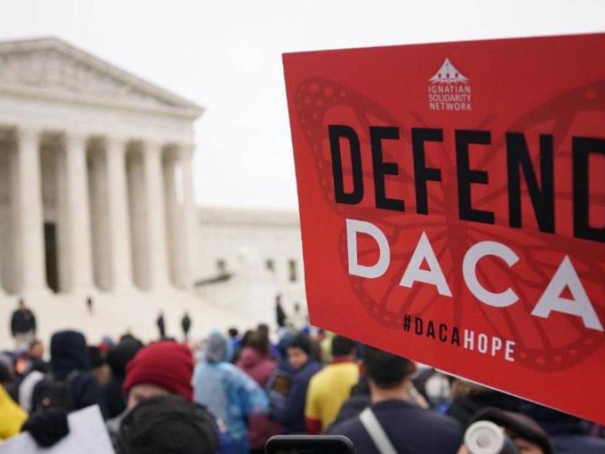 Juez de Texas declara ilegal el plan migratorio DACA