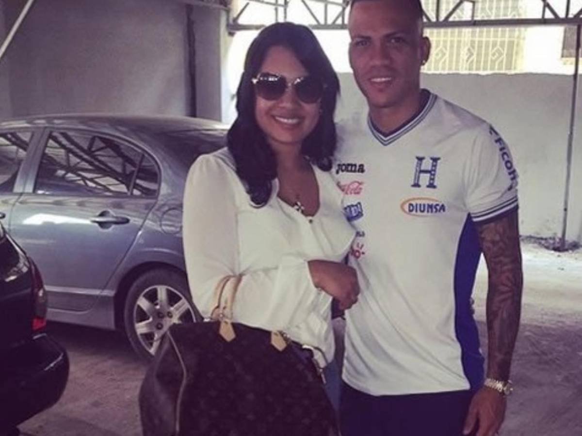 Esposa de Arnold Peralta conmueve y sorprende a diez años del crimen de su amado