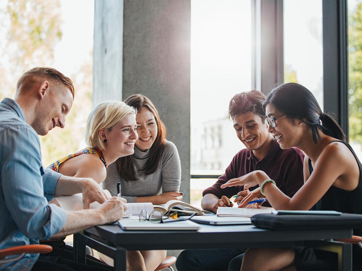 Especialízate y conviértete en un profesional con una carrera técnica universitaria