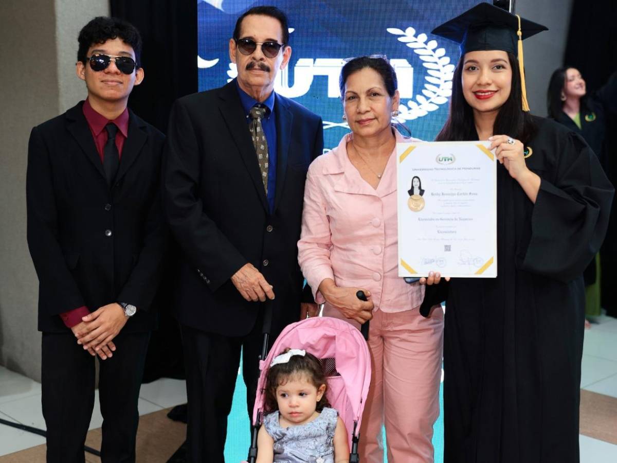 La graduación de la UTH celebra a 262 nuevos profesionales