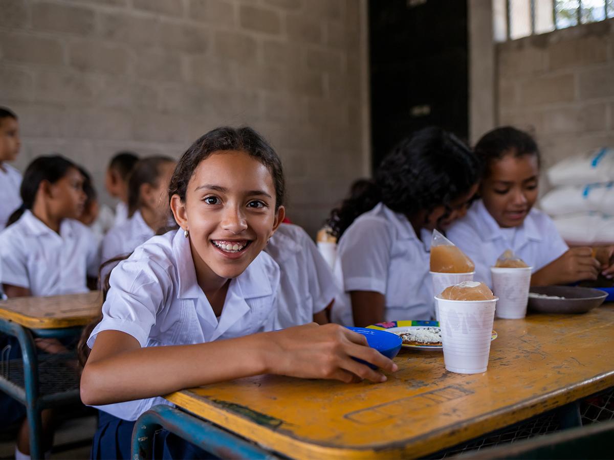 Programa Nacional de Merienda Escolar llega a más de un millón de niños hondureños