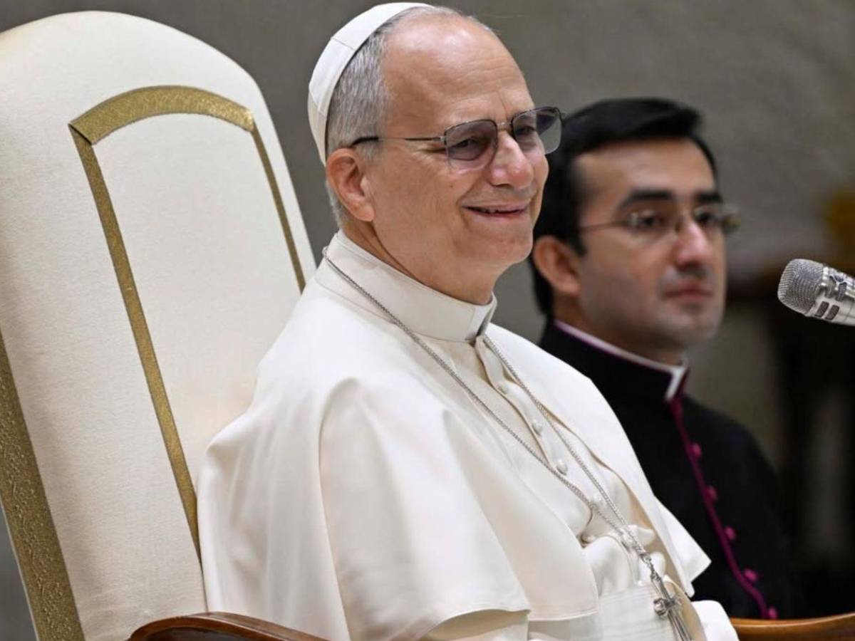 Hondureña sobreviviente de cáncer recibe bendición del Papa León XIV en el Vaticano