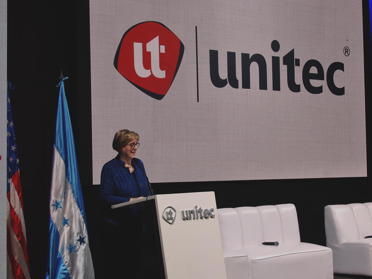Laura F. Dogu, embajadora de Estados Unidos en Honduras.