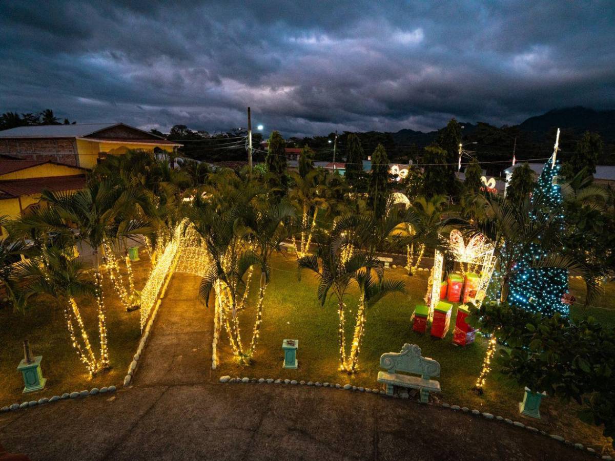 Luces, música y tradición: así brillan villas navideñas de pintoresco municipio de Occidente
