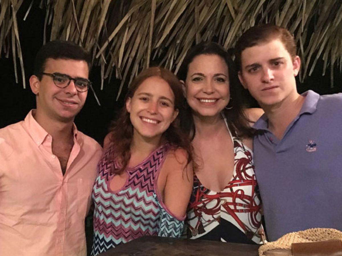 ¿Quién es la familia de María Corina Machado, el Premio Nobel de la Paz 2025?