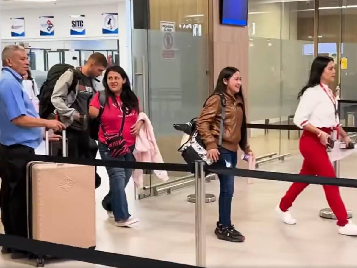 Hondureña se entrega a ICE para que la deporten, pero la rechazan