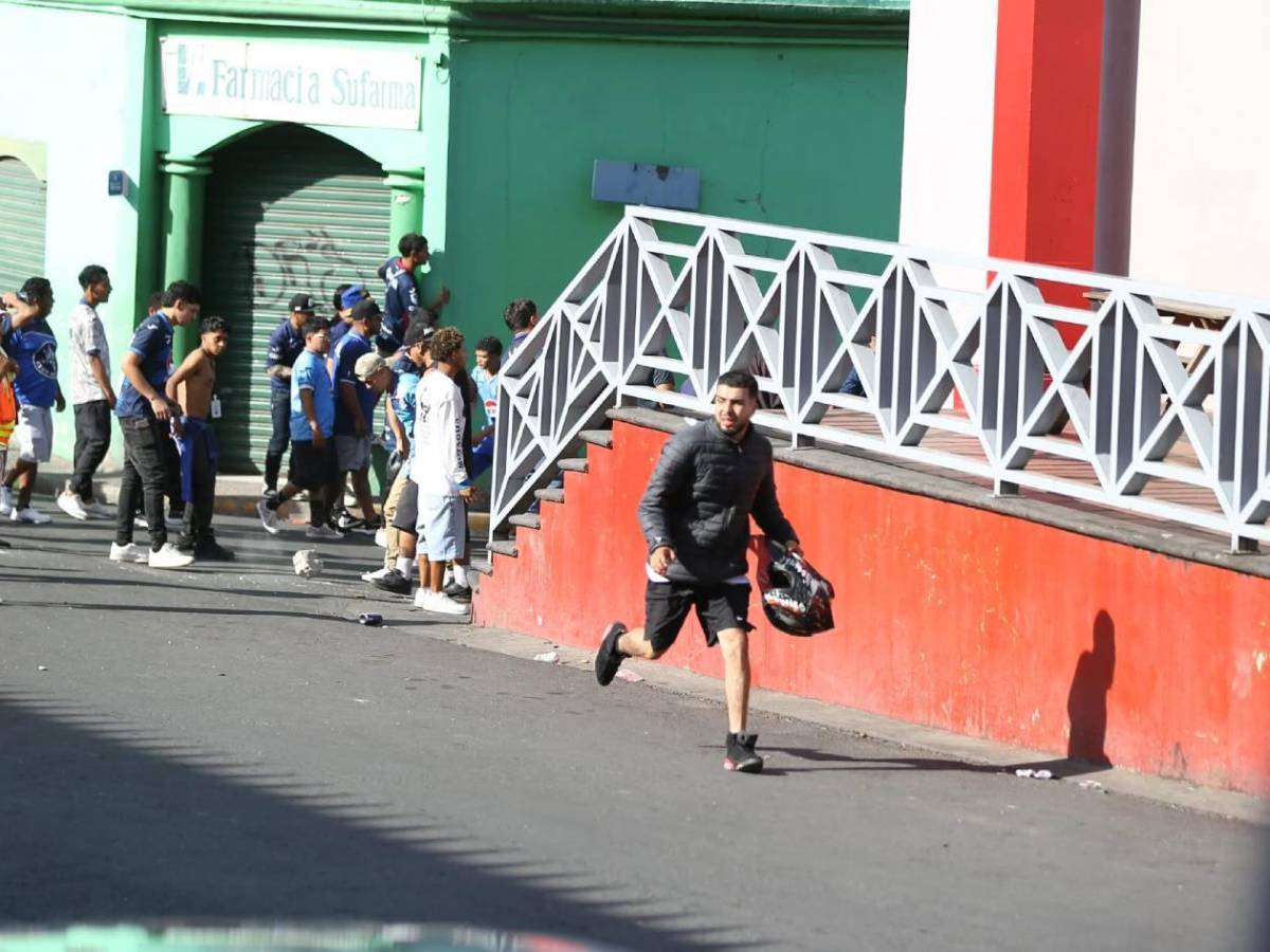 Imágenes impactantes: Terror en clásico Motagua - Olimpia tras escenas de violencia