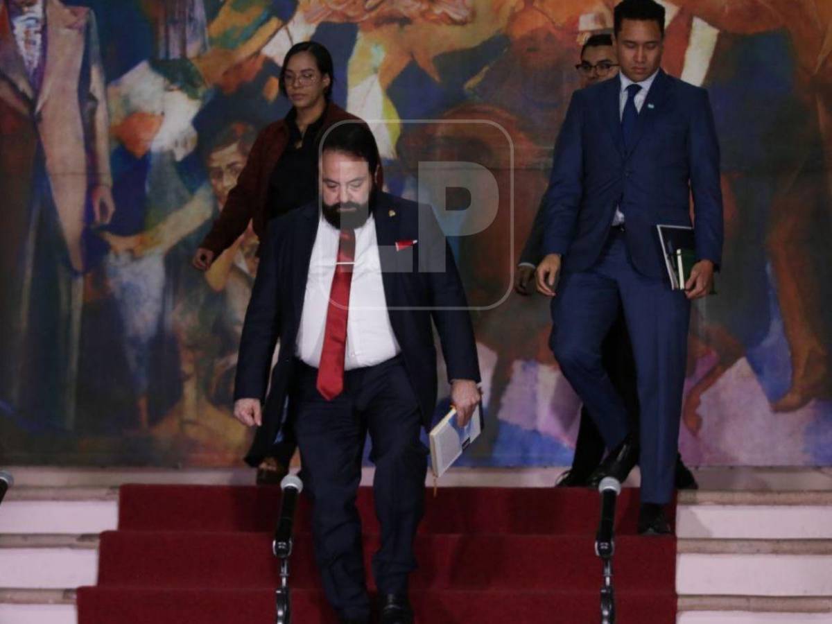 Inusual uso de la cadena nacional por parte de Redondo capta la atención del país