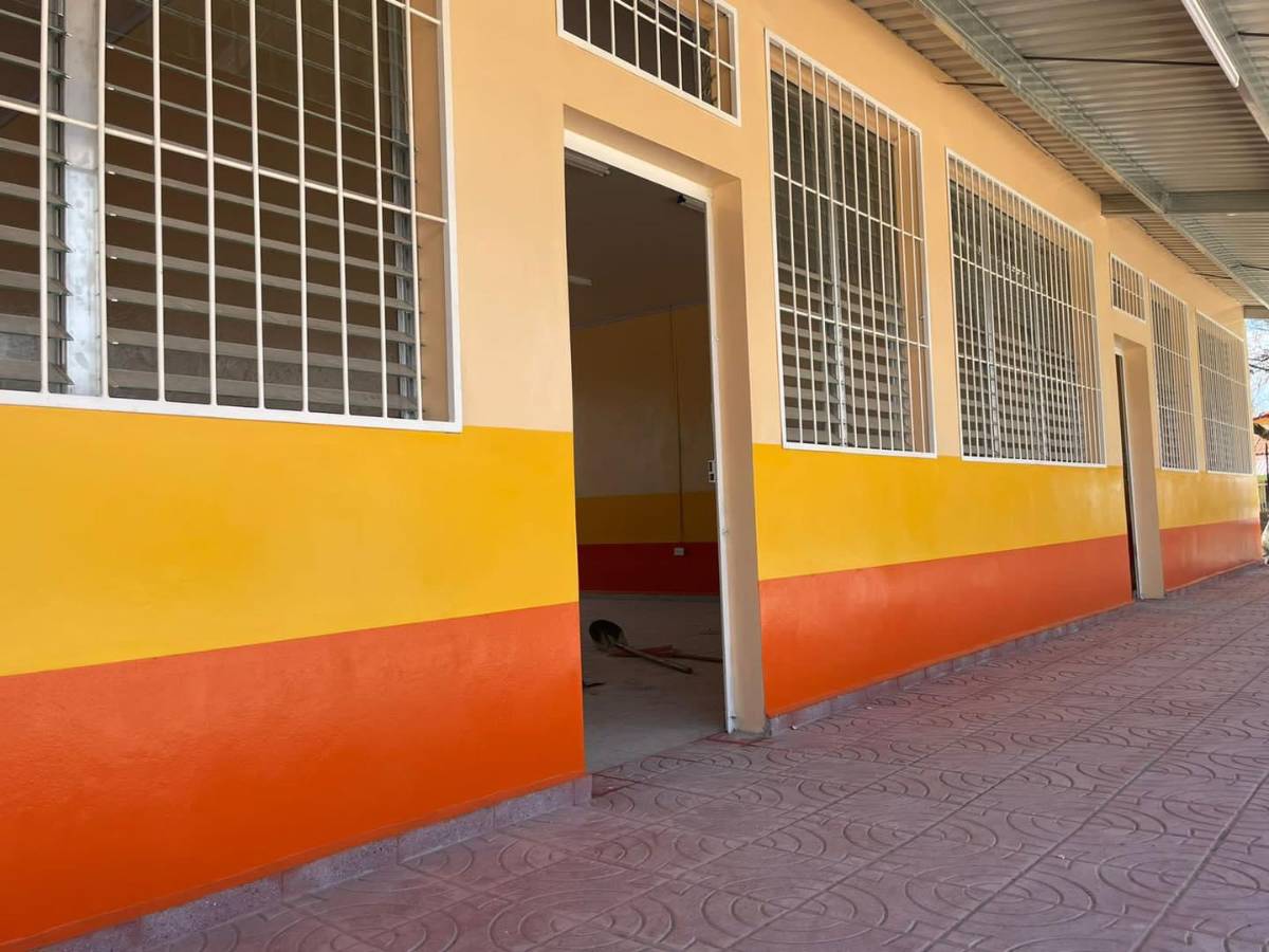 Gobierno afirma que han reconstruido 1,200 escuelas