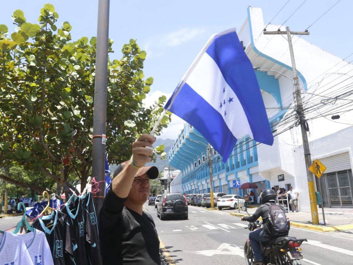 Selección Salvadoreña de Tiktokers desata furor en su llegada al Morazán