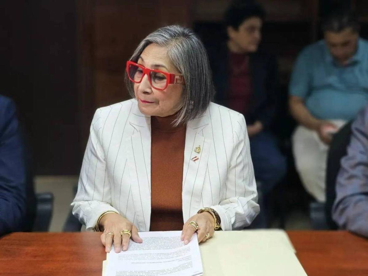 Maribel Espinoza a Luis Zelaya: “No me transporto en vehículos del gobierno”