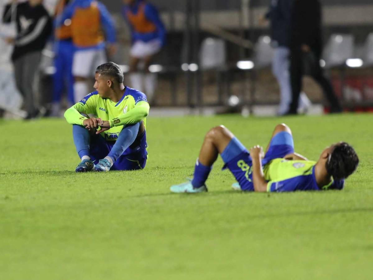 El lamento en los jugadores del Olancho FC tras quedar eliminados.