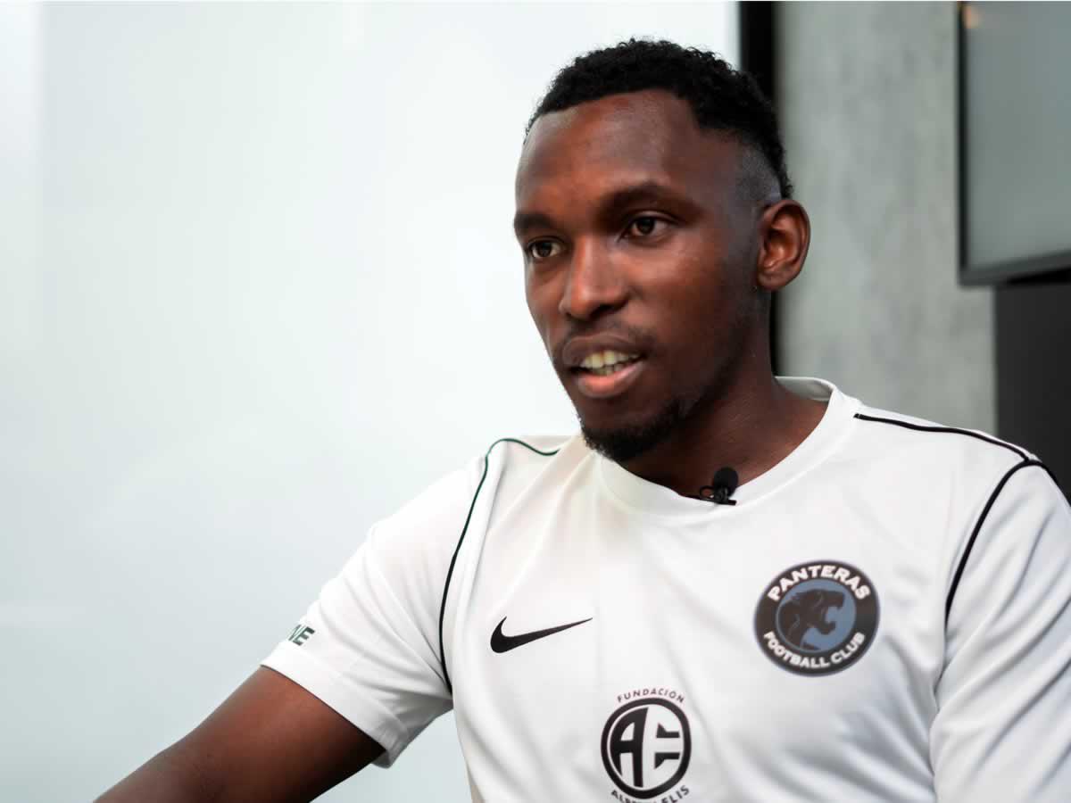 Alberth Elis cuenta impactante testimonio en una iglesia en Honduras